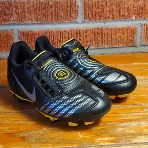Nike Jr Total Shoot 90 Soccer Cleats Youth Size 10c